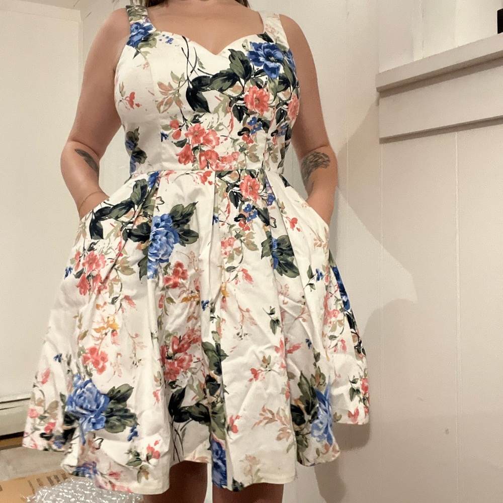 Floral Dress WITH pockets!